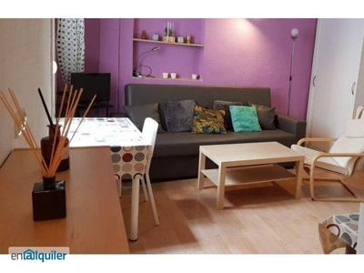 Colorido estudio ideal para parejas en Malasaña, todos los gastos incluidos