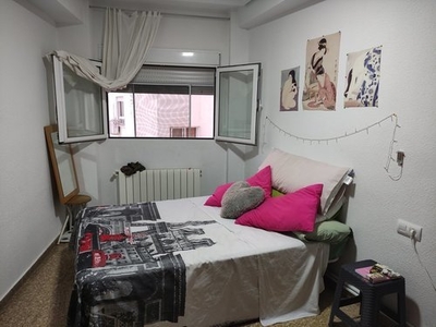 habitación 2 330€+ gastos(unos 30-40€ máximo )