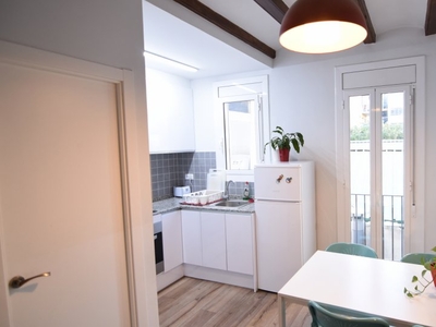 Soleado apartamento de 2 dormitorios en alquiler - Sant Antoni, Barcelona