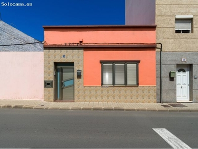 Amplia vivienda y terreno urbano en venta en Santidad