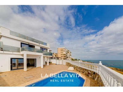 Villa de Lujo en Venta en Torrevieja, Alicante