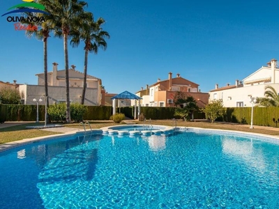 Casa adosada en venta en Oliva Nova