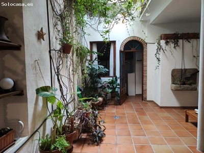 Bonita Casa de 2 Plantas y Azotea con negocio de alquiler incluido en Córdoba, cerca del Rio.