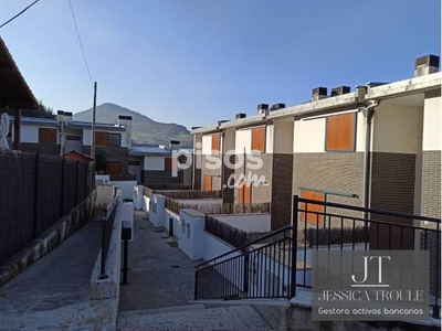 Casa adosada en venta en Calle Barrio Penias, nº 20