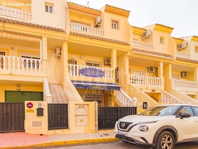 Casa con salón de belleza activo en Los Montesinos pueblo (Alicante) a 15