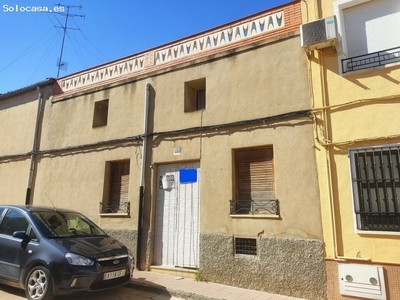 CASA PARA REFORMAN EN EL BARRIO DE SAN JUAN CON PATIO Y TERRAZA