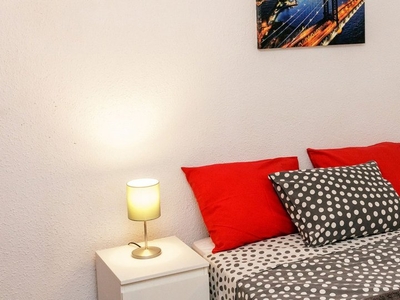 Encantadora habitación para alquilar, apartamento de 6 camas, Sarrià-Sant Gervasi