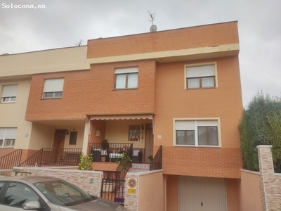 EXCELENTE VIVIENDA UNIFAMILIAR CON PATIO Y TERRAZA