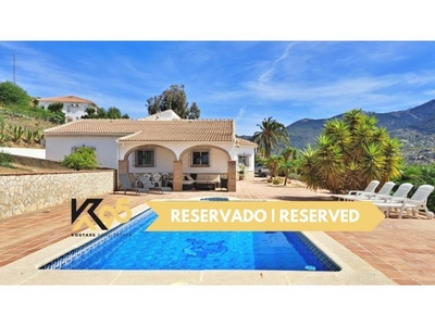 Exclusiva con Kosta95 - Fantástica Villa de 4 dormitorios, 3 baños y piscina propia en Alcaucín