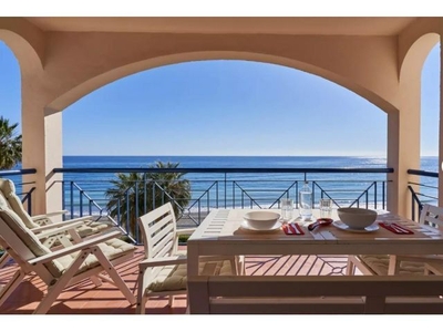 Fantastico apartamento frontal al mar en Torrox Costa