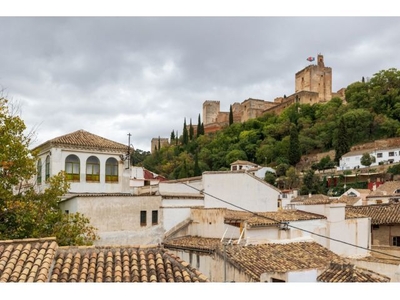 Inmueble único a principio de San Juan de los Reyes, con vistas espectaculares a Alhambra. Terraza.