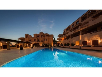 OPORTUNIDAD DE INVERSIÓN! apartamentos de 2 y 3 dormitorios en lujoso Resort en El Paraiso, Estepona
