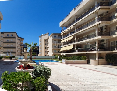 Venta de piso con piscina en Calafell