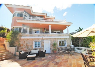 VILLA CON VISTAS PANORAMICAS AL MAR EN BENALMADENA COSTA