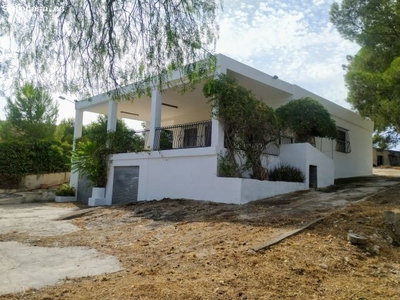 Villa en Venta en Hondón de las Nieves, Alicante