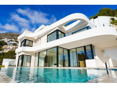 Villa moderna con espectaculares vistas al mar