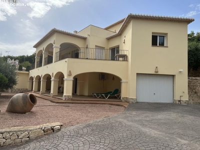 Villa Pelicano con piscina y apartamento de invitados, Moraira.