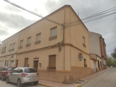 VIVIENDA DE DOS PLANTAS CON AMPLIO PATIO