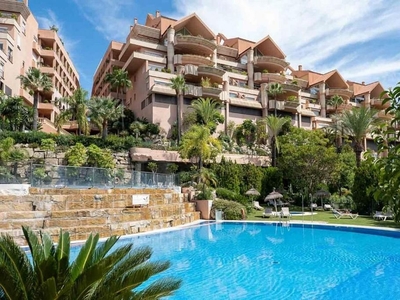 Alquiler de piso en avenida Calderón de la Barca de 2 habitaciones con terraza y piscina