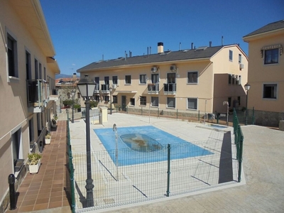 Dúplex en venta en Villalba Pueblo de 2 habitaciones con terraza y piscina