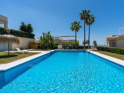 Piso en venta en calle La Quinta Hills de 2 habitaciones con terraza y piscina