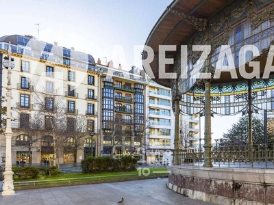 Piso en venta en Centro - San Sebastián-Donostia de 3 habitaciones con calefacción y ascensor