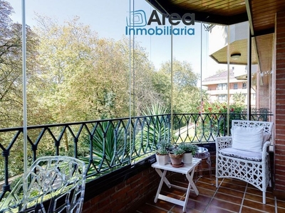 Piso en venta en Centro - San Sebastián-Donostia de 5 habitaciones con terraza y piscina