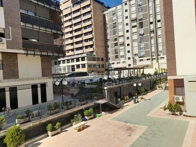 Venta de piso en Avda de Madrid - Pº de la Estación de 3 habitaciones con terraza y piscina