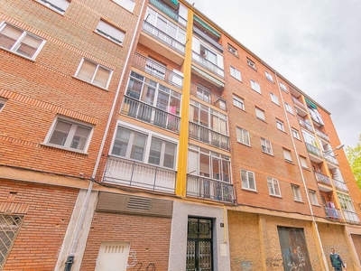 Venta de piso en Garrido Norte - Chinchibarra de 2 habitaciones con terraza y balcón