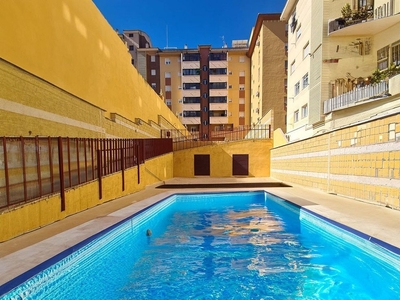 Venta de piso en Renfe - Bulevar 1º y 2º Fase de 3 habitaciones con terraza y piscina