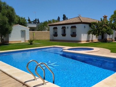 Alquiler de casa con piscina y terraza en Chiclana de la Frontera, Las veguetas