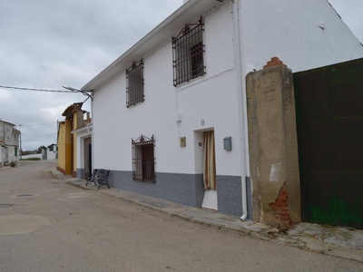 Venta Casa rústica en Calle General Mola Almendros. 130 m²