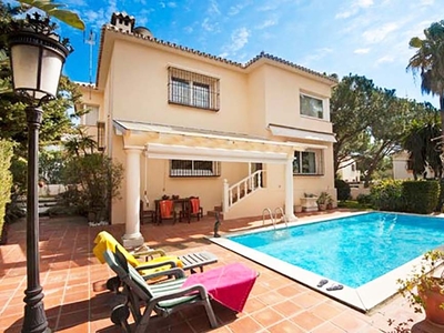 Venta de casa con piscina en Cabo Pino (Marbella (Municipio)), MARBESA