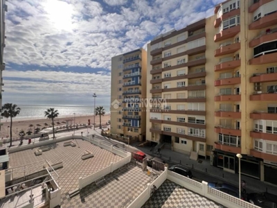 Venta Piso Cádiz. Piso de dos habitaciones Entreplanta con terraza