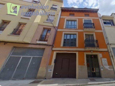 Venta Piso Miranda de Ebro. Piso de cuatro habitaciones en Carretas 8 8. Segunda planta con terraza