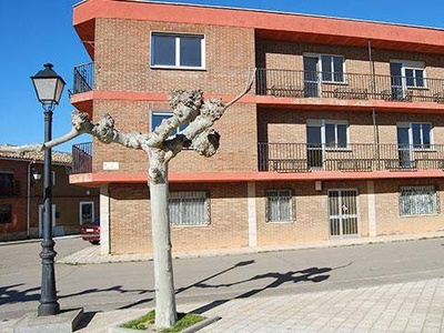 Venta Piso Villaumbrales. Piso de tres habitaciones en Calle El Puente. Segunda planta con terraza