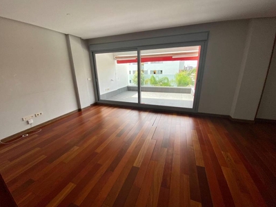 Alquiler Piso Córdoba. Piso de tres habitaciones Primera planta con terraza