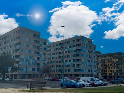 Alquiler Piso León. Piso de dos habitaciones en Cl Jose Rodriguez De Lama - 2 1 57-. Nuevo plaza de aparcamiento con balcón