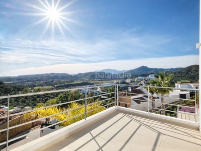 Casa villa nueva de estilo moderno en puerto del capitán, benahavis en Benahavís