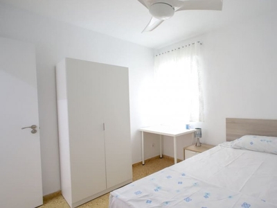 Encantadora habitación en alquiler en apartamento de 5 dormitorios en Benimaclet