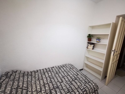 Habitaciones en C/ Pascual de Gayangos, Sevilla Capital por 320€ al mes