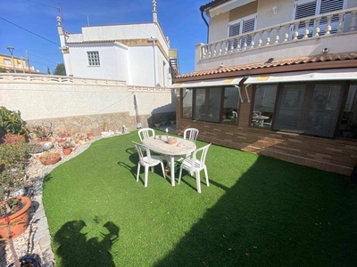 Venta Casa adosada Calafell. Plaza de aparcamiento con balcón calefacción central 230 m²