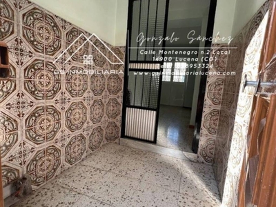 Venta Casa adosada en Calle Catalina Marin Lucena. Buen estado calefacción individual 260 m²