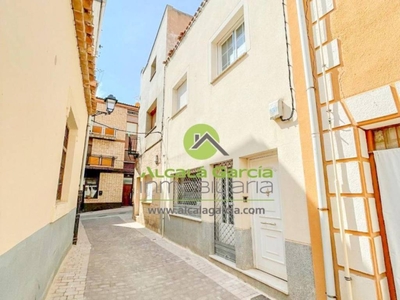 Venta Casa adosada en Calle Verdura San Esteban de Gormaz. A reformar plaza de aparcamiento 256 m²