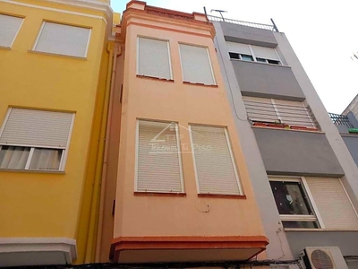 Venta Casa adosada en Carrer de Sant Sebastià Benicarló. A reformar con terraza 130 m²