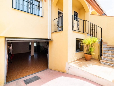 Venta Casa adosada en Fraternidad(be) Vegas del Genil. 180 m²