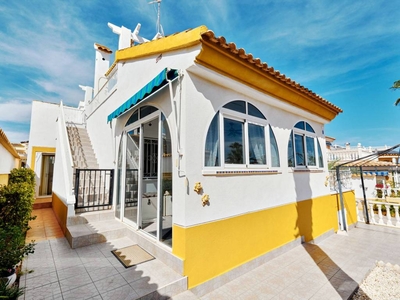 Venta Casa adosada en Pinar de Campoverde Pilar de la Horadada. Buen estado plaza de aparcamiento con terraza calefacción individual 103 m²