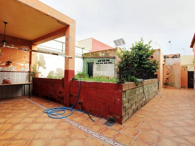 Venta Casa unifamiliar Algeciras. Con terraza 241 m²