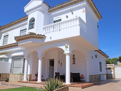 Alquiler Casa unifamiliar Chiclana de la Frontera. Con terraza 182 m²