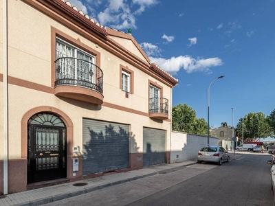 Venta Casa unifamiliar en Alcalde E. MuÑoz Arevalo 19 Santa Fe. Con terraza 355 m²